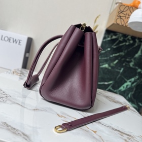 Loewe  Новая модель большой сумки Ma