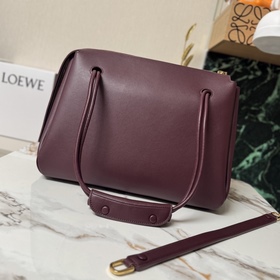 Loewe  Новая модель большой сумки Ma