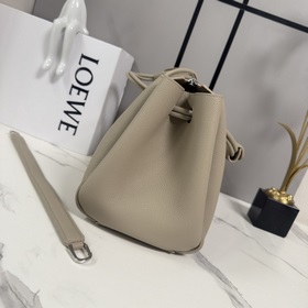 Loewe  Новая модель среднего размера 