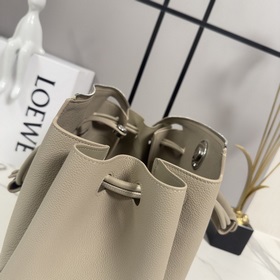 Loewe  Новая модель среднего размера 
