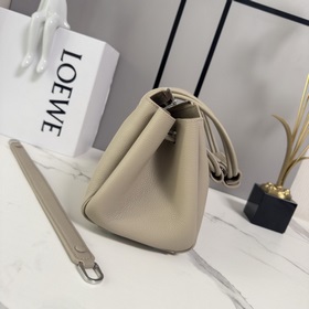Loewe  Новая модель сумки Madrid из 
