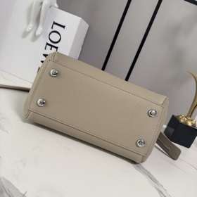 Loewe  Новая модель сумки Madrid из 