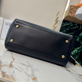 Loewe  Новая модель большой сумки Ma