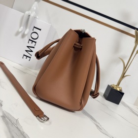 Loewe  Новая модель среднего размера 