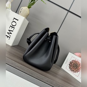 Loewe  Новая модель средней сумки Ma