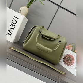 Loewe  Новая модель средней сумки Ma