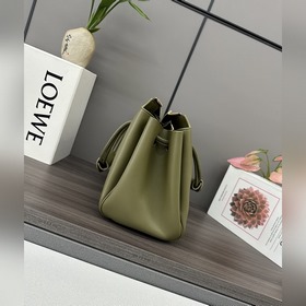Loewe  Новая модель средней сумки Ma