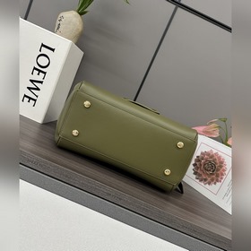 Loewe  Новая модель средней сумки Ma