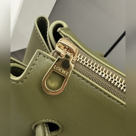 Loewe  Новая модель средней сумки Ma