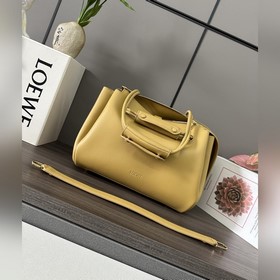 Loewe  Новая модель средней сумки Ma