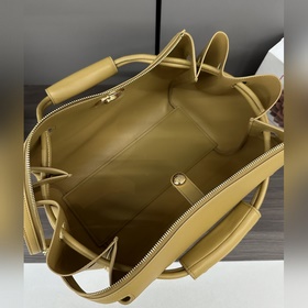 Loewe  Новая модель средней сумки Ma
