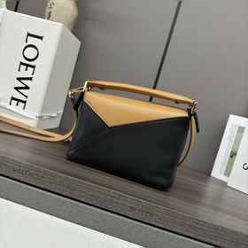 Loewe Новая модель — мини-сумка Puzzl