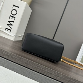 Loewe Новая модель — мини-сумка Puzzl