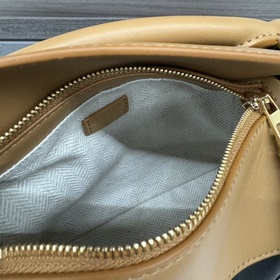 Loewe Новая модель — мини-сумка Puzzl
