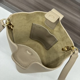 Сумка Loewe mini Pebble Bucket из мягк