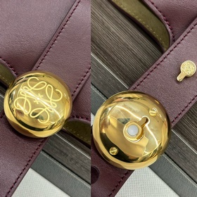 Сумка Loewe mini Pebble Bucket из мягк