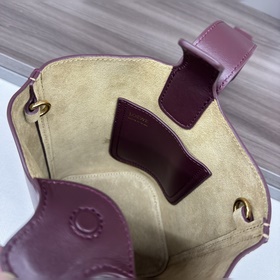 Сумка Loewe mini Pebble Bucket из мягк