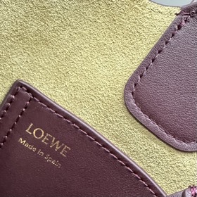 Сумка Loewe mini Pebble Bucket из мягк