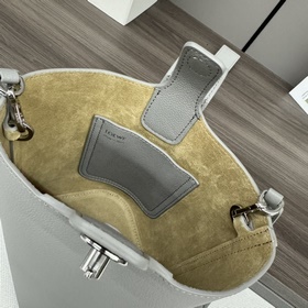Сумка Loewe mini Pebble Bucket из мягк