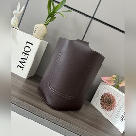 Средняя сумка Loewe Pebble Bucket из м