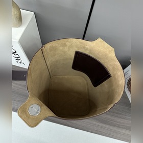 Средняя сумка Loewe Pebble Bucket из м