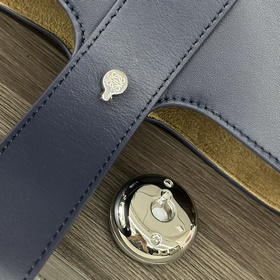 Сумка Loewe mini Pebble Bucket из мягк