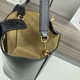 Сумка Loewe mini Pebble Bucket из мягк