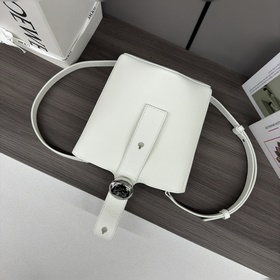 Сумка Loewe mini Pebble Bucket из мягк