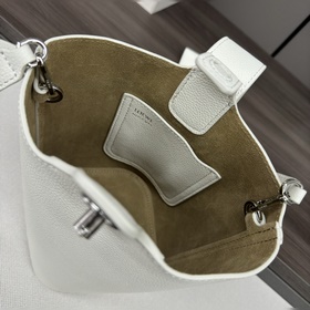 Сумка Loewe mini Pebble Bucket из мягк