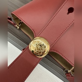 Сумка Loewe mini Pebble Bucket из мягк