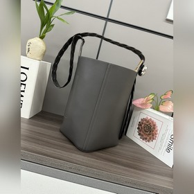 Сумка Loewe Pebble Bucket из мягкой те