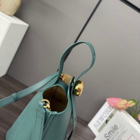 Сумка Loewe mini Pebble Bucket из мягк
