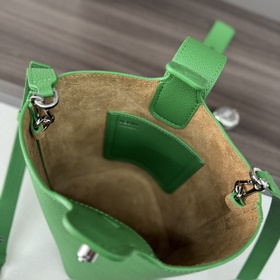 Сумка Loewe mini Pebble Bucket из мягк