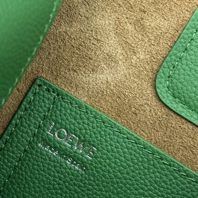 Сумка Loewe mini Pebble Bucket из мягк