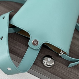 Сумка Loewe mini Pebble Bucket из мягк