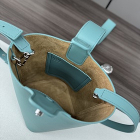 Сумка Loewe mini Pebble Bucket из мягк