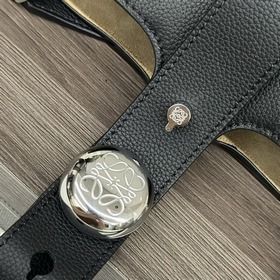 Сумка Loewe mini Pebble Bucket из мягк