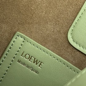 Сумка Loewe mini Pebble Bucket из мягк