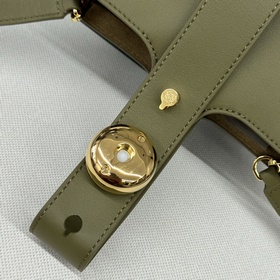 Сумка Loewe mini Pebble Bucket из мягк