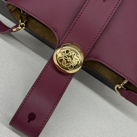 Сумка Loewe mini Pebble Bucket из мягк