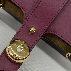 Сумка Loewe mini Pebble Bucket из мягк