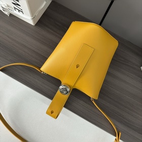 Сумка Loewe mini Pebble Bucket из мягк