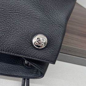 Loewe  Сумка Pebble Hobo из мягкой зе