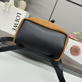 Новая модель рюкзака Flamenco от Loewe