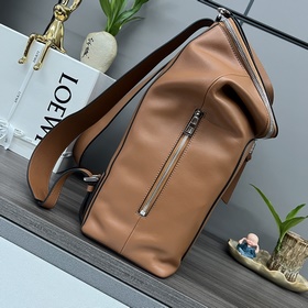 Loewe  Новая коллекция рюкзаков Goya