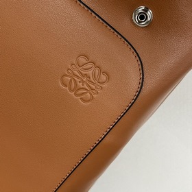 Loewe  Новая коллекция рюкзаков Goya