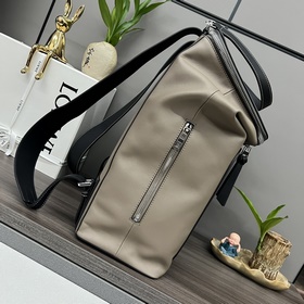 Loewe  Новая коллекция рюкзаков Goya