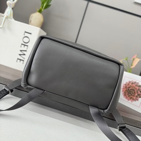 Новая модель рюкзака Flamenco от Loewe
