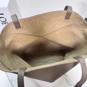 Новая модель Loewe — небольшая сумка P
