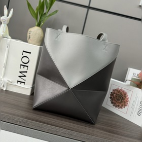 Новая модель Loewe — небольшая сумка P